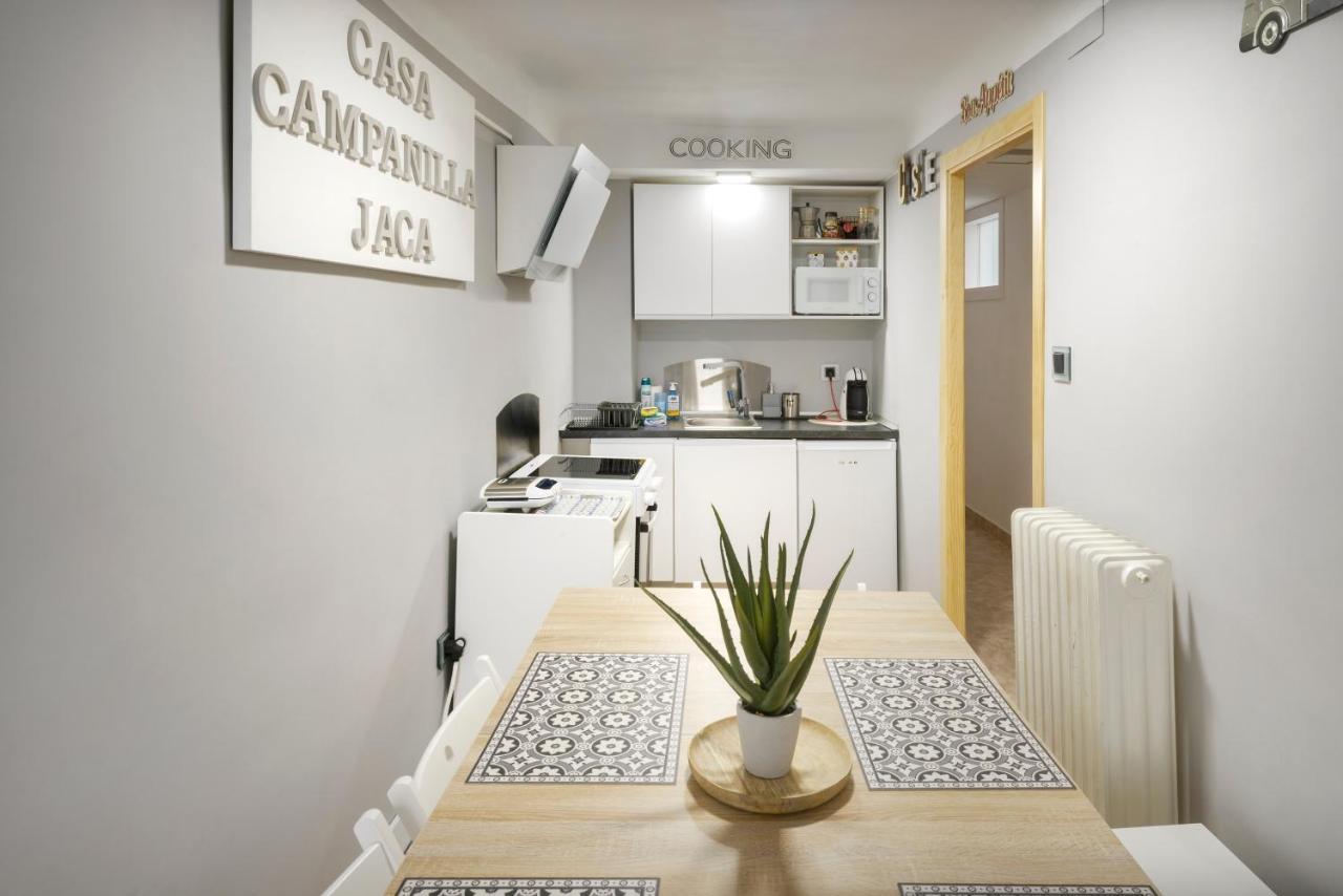 Casa Campanilla Jaca Hotel Екстериор снимка